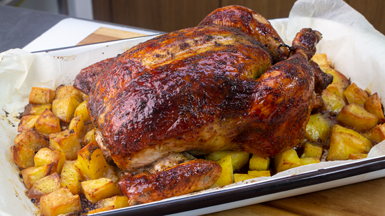 Pollo asado jugoso y crujiente: el sabor casero que nunca falla